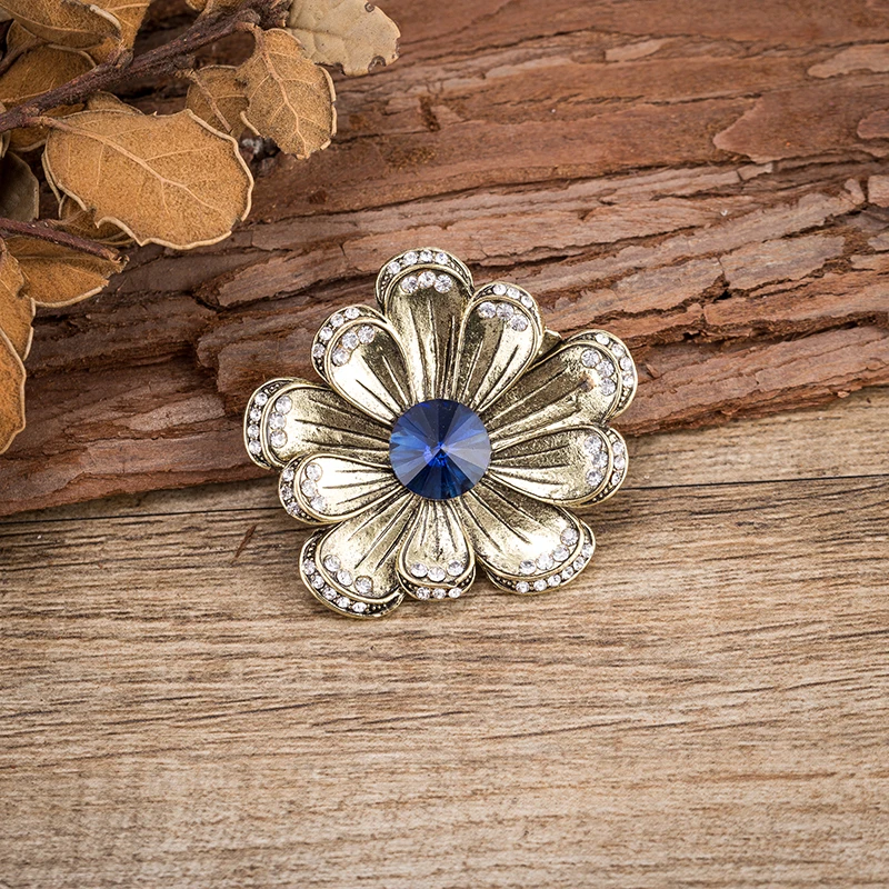 brooches (9)