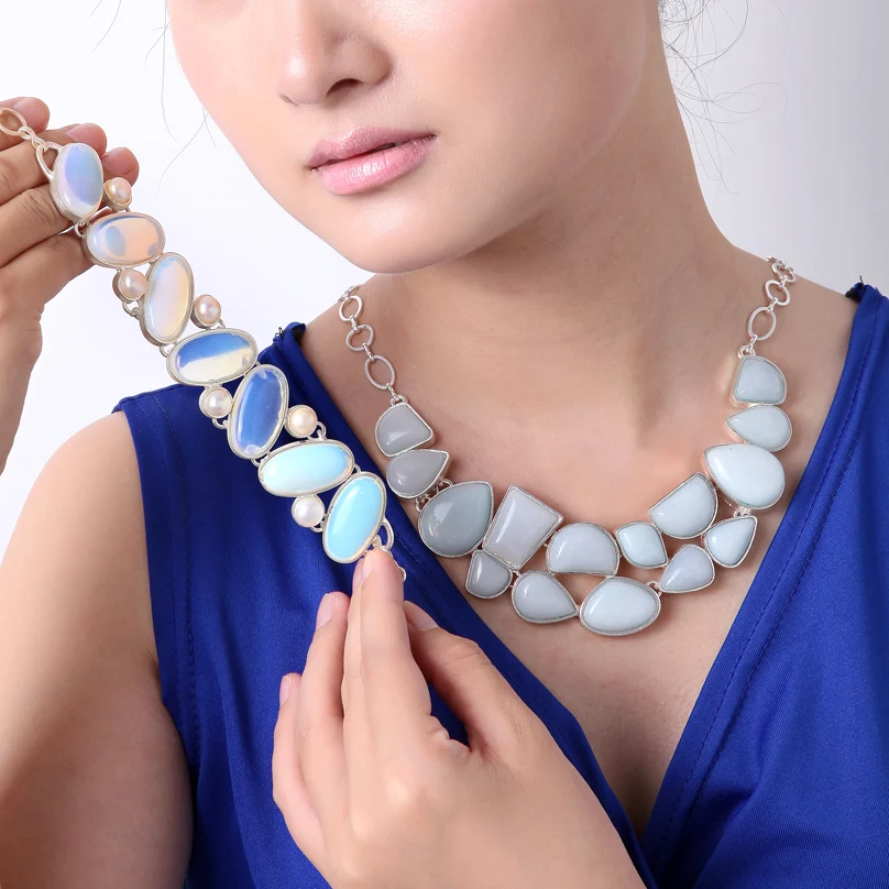 JewelryPieceWomensSilverShortNecklaceBraceletSetShapedGem