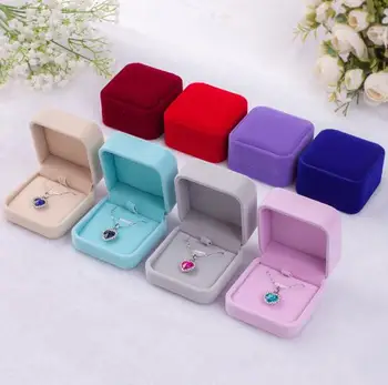 

100pcs/lot Classic Velvet Jewelry Box 7x7x4cm Necklace Pendant Boxes Jewellery Storage Packaging Cases Wholesale