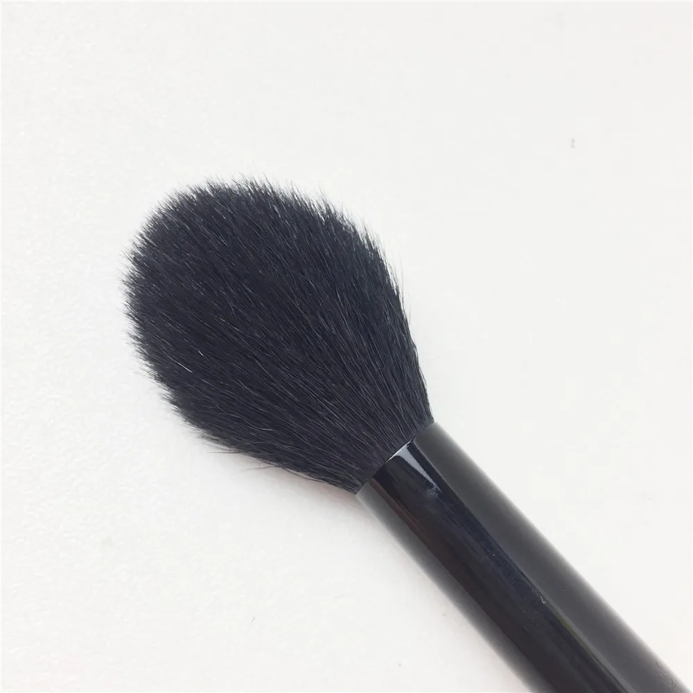 BOBBI BROWN SHEER POWDER BRUSH _ 3
