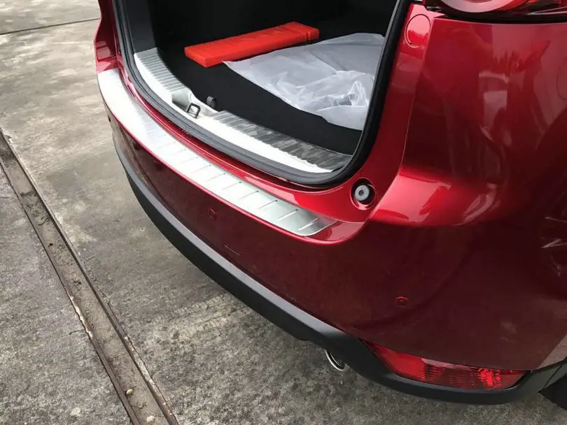 

1pcs Accessories NEW! Stainless Steel Outer Rear Trunk Door Sill Bumper Protector For MAZDA CX-5 2017