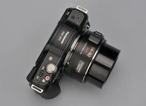 Используется компактная камера Panasonic DMC GF5 12 МП с 3 дюймовым сенсорным экраном