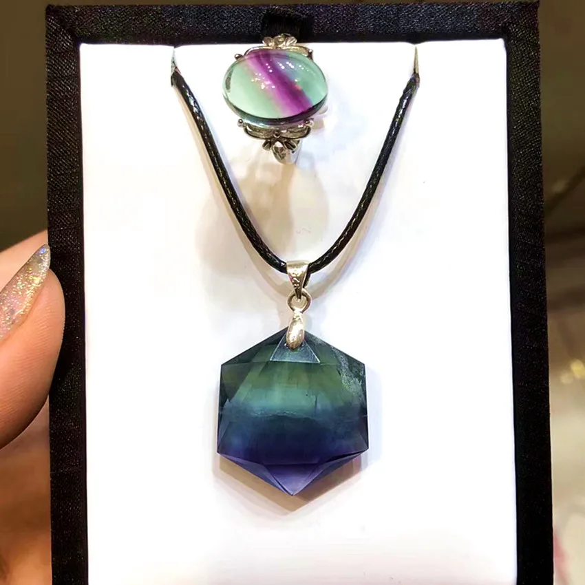 Natural color fluorite pendant Reiki healing quartz crystal as friend gift | Дом и сад