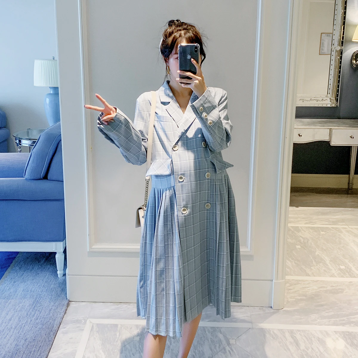 

Pregnant women dress 2019 spring new fashion lattice loose maternity dress Korean double-breasted tide mother temperament dress