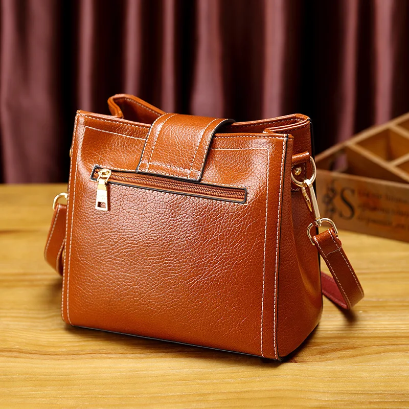 Crossbody حمل حقائب السيدات جلد طبيعي حقيبة يد المرأة صغيرة الكتف حقيبة ساعي الإناث أعلى مقبض حقيبة الشرابة جديد T18 Crossbody حمل حقائب السيدات جلد طبيعي حقيبة يد المرأة صغيرة الكتف حقيبة ساعي الإناث أعلى مقبض حقيبة الشرابة جديد T18