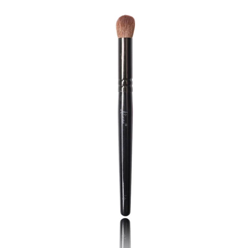 Brush 16 Large Domed Eyeshadow Brush _ 1
