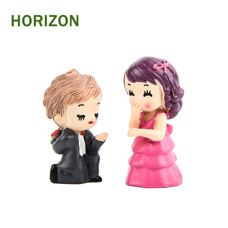 tiny bride and groom figurines