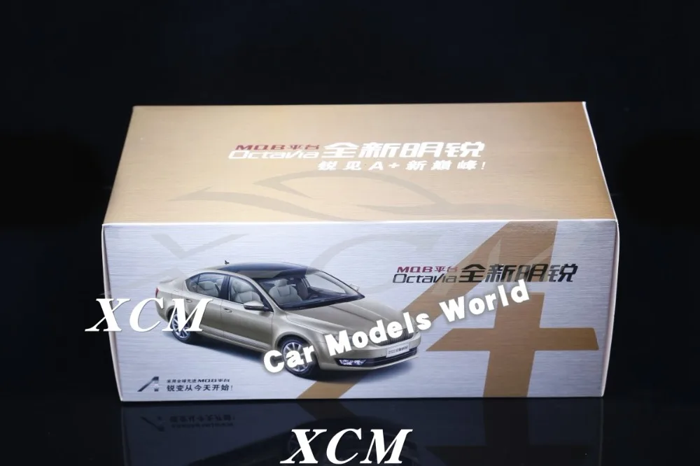 Литая под давлением модель автомобиля для новой Octavia 1:18 (красный) + маленький