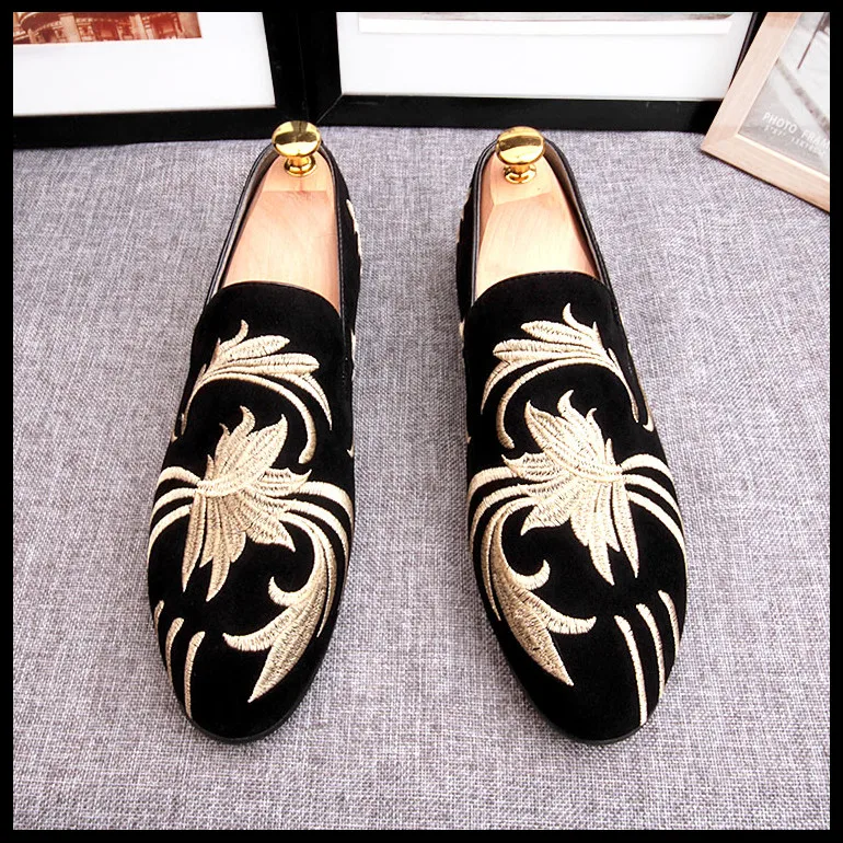 

Promotion New Spring Men Velvet Loafers Party Wedding Shoes Europe Style Embroidered Blue Red Velvet Slippers Driving Moccasins