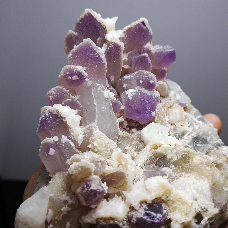 

natural minerals Purple crystal symbiotic calcite, hubei Feng Jiashan produced in China, 990 grams of rare minerals
