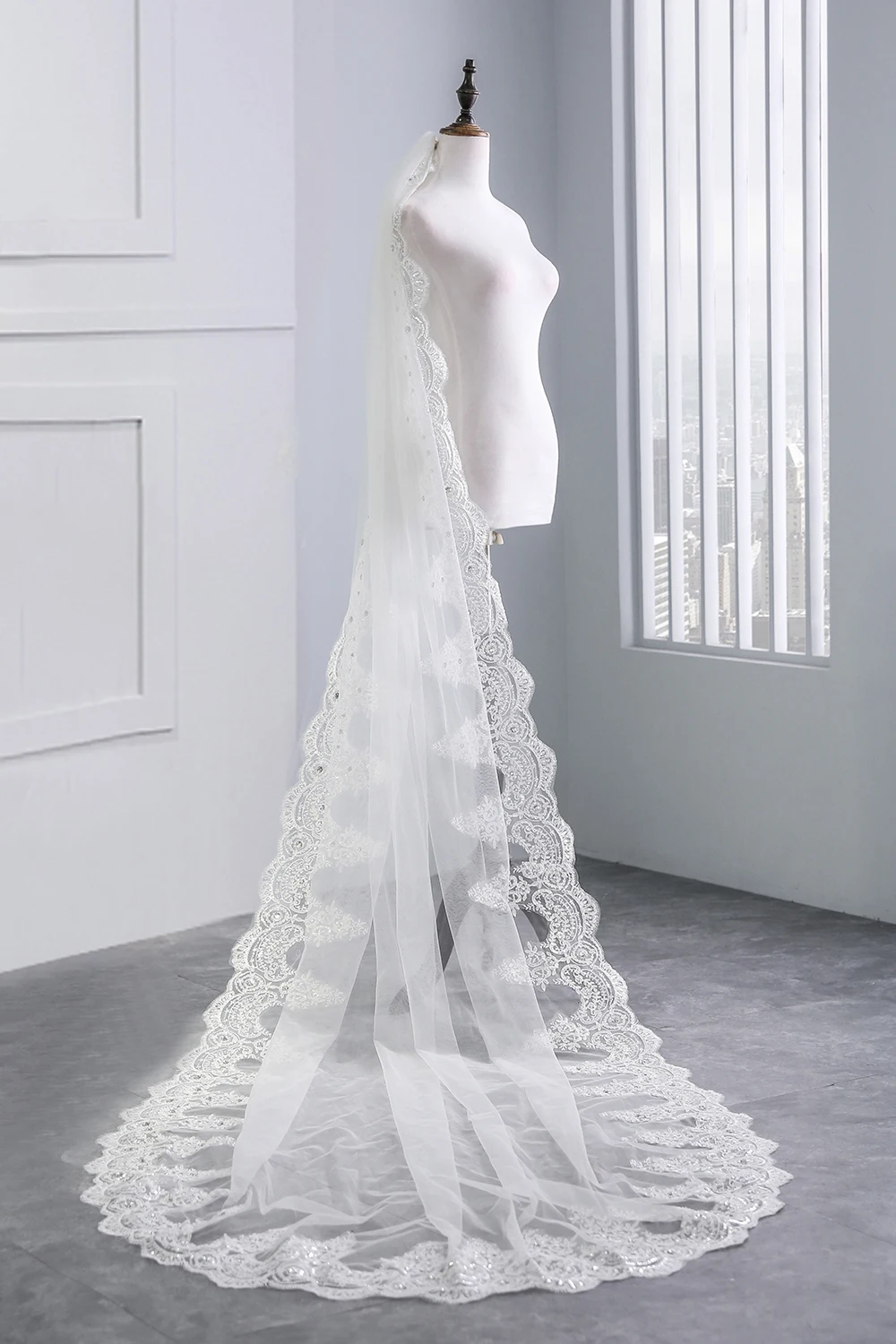 Top Quality Bridal Veil long real photo 3 Meter White Ivory Cathedral Wedding Veils 2019 Luxury Long Lace Edge Bridal Veil
