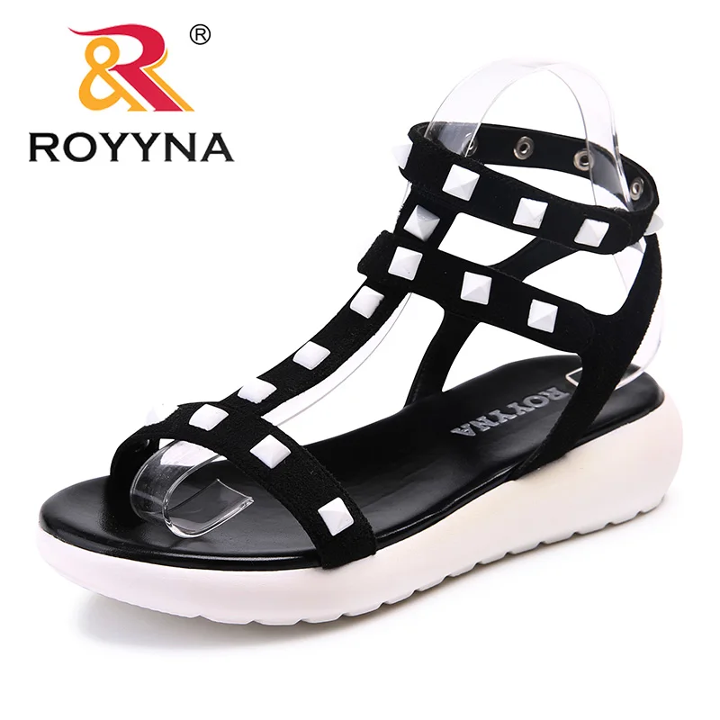 

ROYYNA New Arrival Popular Style Women Sandals Rivet Femme Summer Shoes Microfiber Feminimo Slippers Comfortable Free Shipping