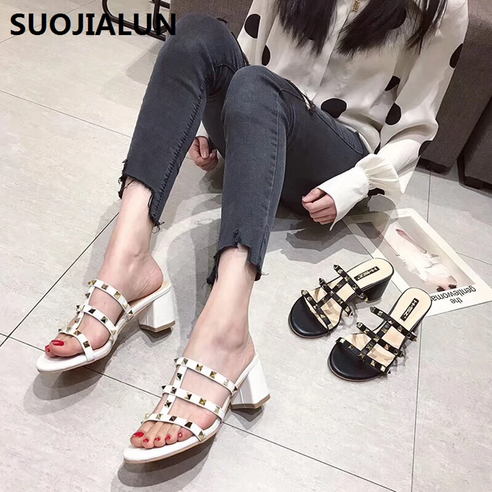 

2019 Fashion Women Slides Summer Rivet Slippers Ladies Low Heel Riveted Beach Slippers Square Heel Shoes Crystal Slingback Pumps