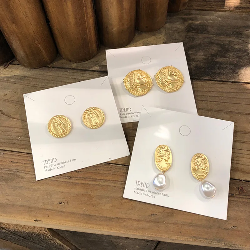 

2019 Anti-allergy S925 Silver Needle Queen Portrait Jesus Round Stud Earrings For Women Vintage Baroque Irregular Pearl Earrings