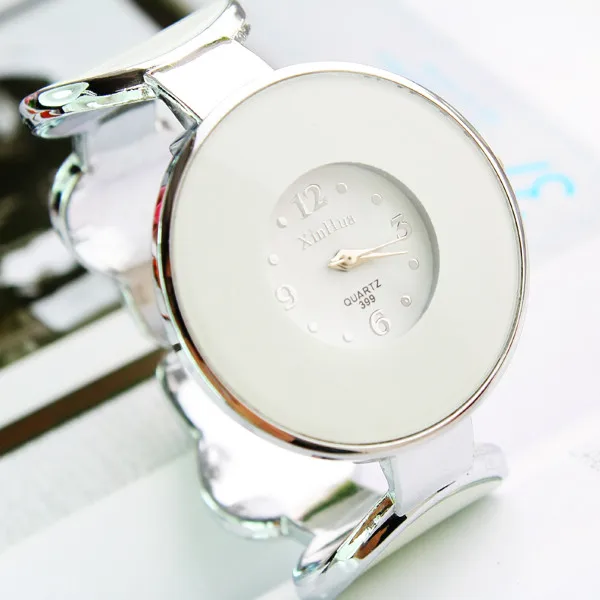 Женские кварцевые аналоговые часы с цветочным узором с циферблатом из серебристого сплава, браслет XIRHUA, часы с лепестками в форме сердца