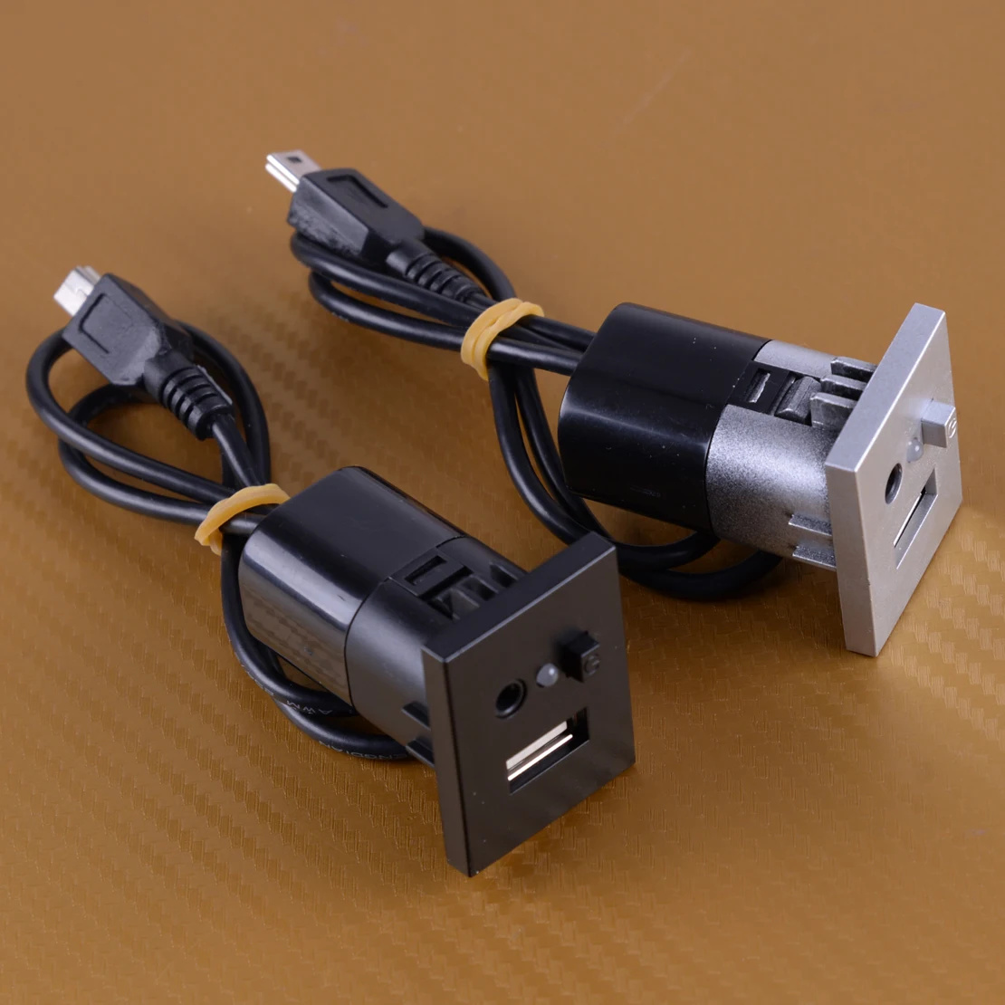 

beler MINI USB Dash Panel Input Connection Module Point MP3 3.5mm Jack Black/Silver Fit for Ford Focus