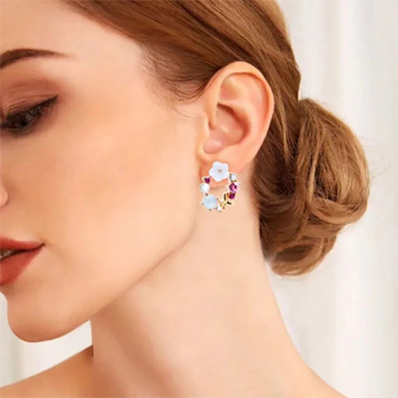

2019 Fashion Colorful Rhinestone Ear Stud Statement Earrings for Women Sweet Flower Small Circle Wedding Jewelry Wholesale WD206