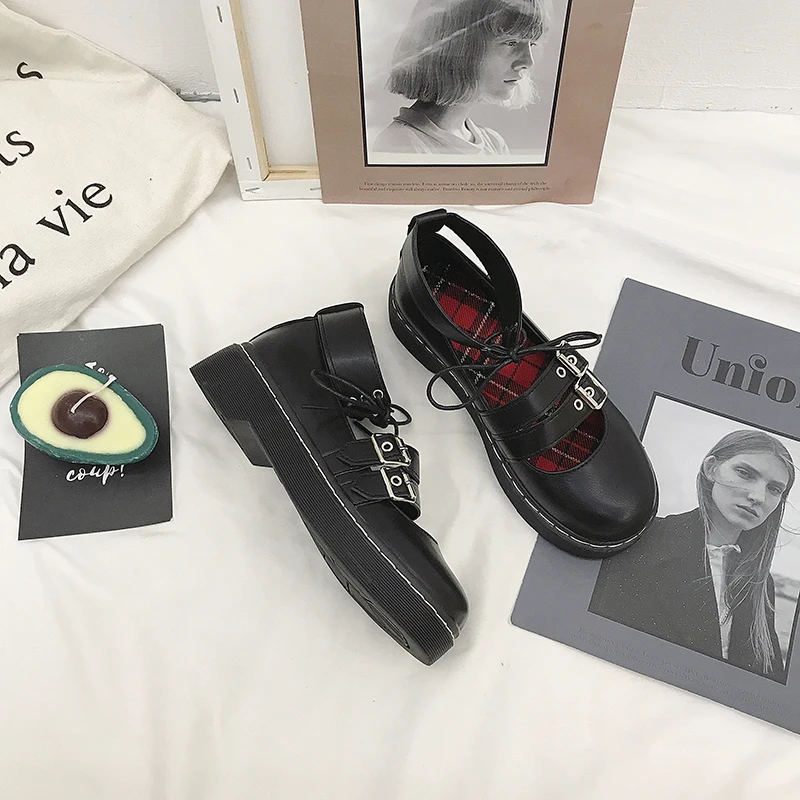Женские Кожаные Туфли-оксфорды в британском и японском стиле; модные туфли с круглым носком, на шнуровке, с пряжкой, на толстой мягкой подошве; женская обувь на плоской платформе; Цвет Черный