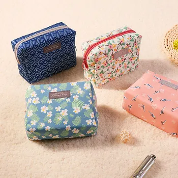 

New Style Women Portable Makeup Bag Female Mini Cute Waterproof Washing Toiletry Striped Cosmetic Storage Handbags Trunk Zipper