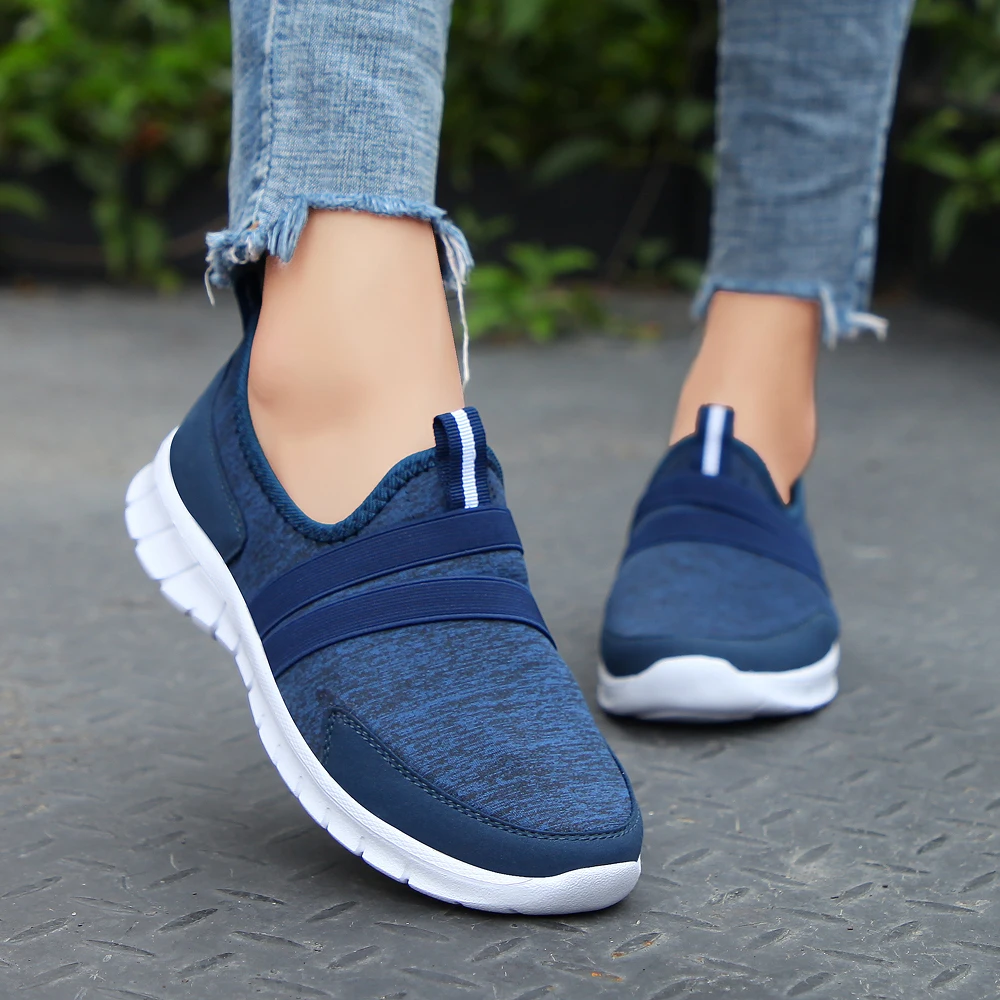 

2019 Summer Lightweight Sneakers Women Breathable Mesh Men Woman Shoes Slip-on Flats Loafers Ladies Shoes Tenis Feminino Adult