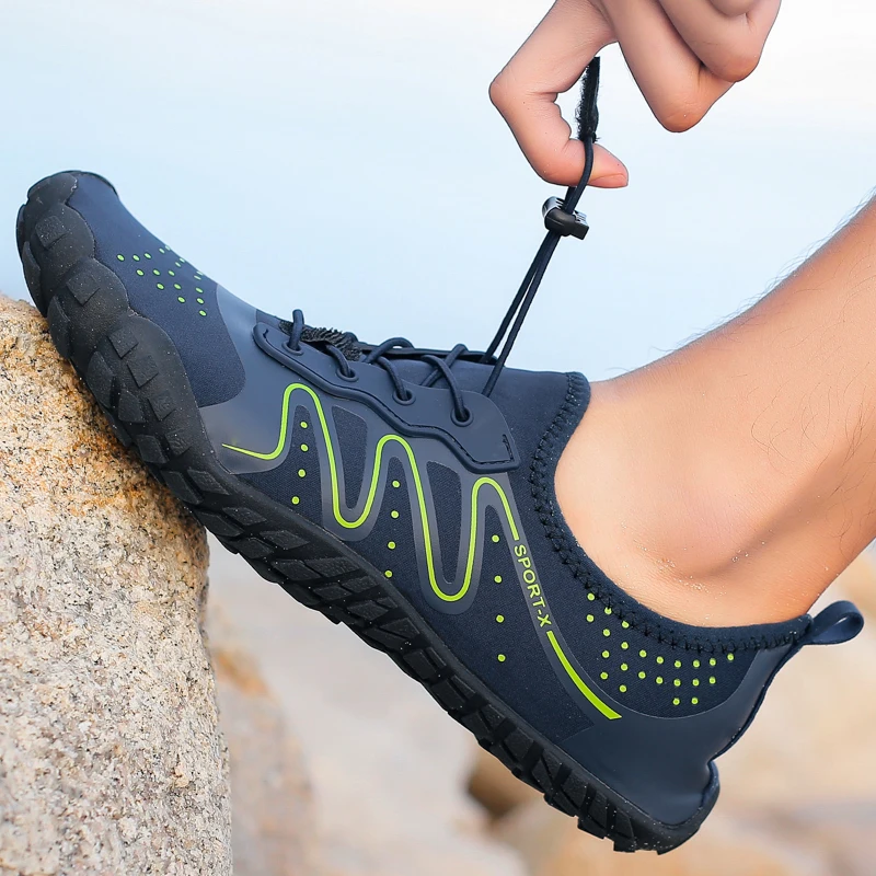 رياضية الرجال النساء الأحذية الرياضية الأحذية المنبع الغوص السباحة مفرغة بيرفوت shoeFive أصابع ملصقات الجلد لينة حذاء 8026