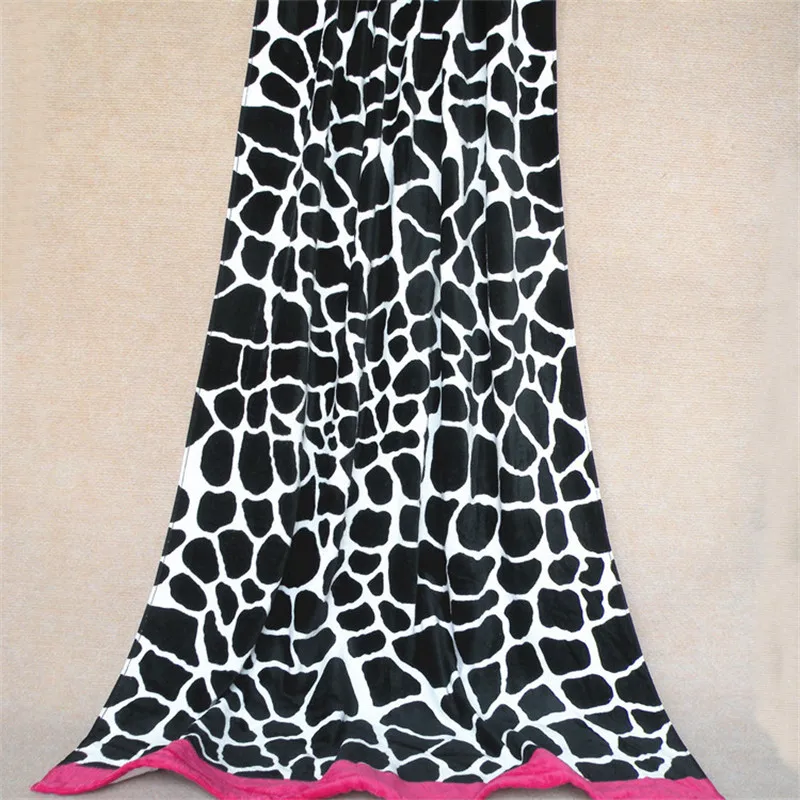 

2019 style cotton black and white irregularity pattern swimming sports towel beach towel bath towel for adults