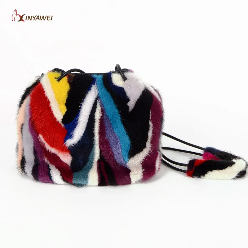 

2019 Fashion Design Real Mink Fur Color Plush Ladies Bag Tassel Hair Ball Decorative Handbags Ladies Out Color Bag Fashion.