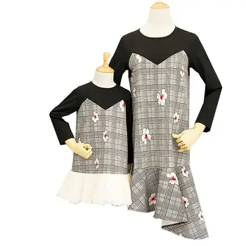 

Mom Girls Dress Mother Daughter Flower Dress Vestidos 2018 Mommy Girl Striped Matching Twinning Party Dress Family Look Outfits