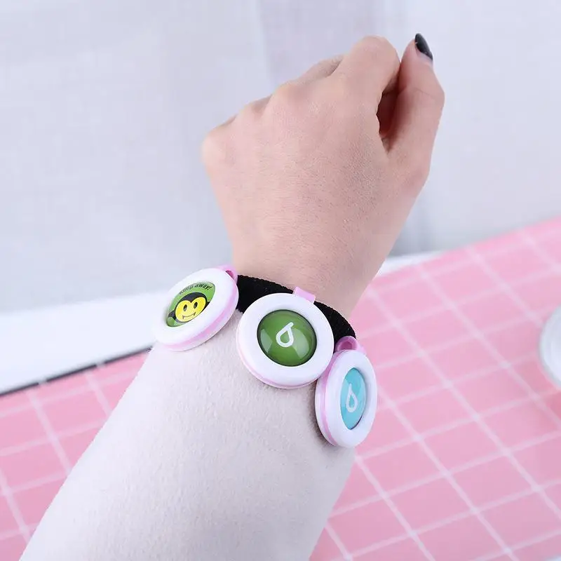 Baby Kids Skin Care Anti-mosquito Pest Button Safe buckle Repeller Control Insect Bugs Color sent by random