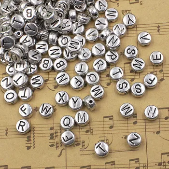 Koop 50 stuks Random Mixed Platte Ronde Kralen Met Brief Alfabet Voor Ketting Armband DIY Sieraden Maken Accessoire 7mm Gat ca. 1mm