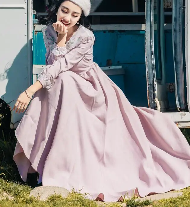 

High Quality 2018 Autumn New Arrival Retro Flower Embroidery Bowknot Woman Chiffon Long Dress