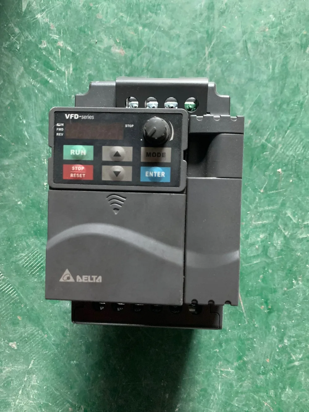 VFD037E43A 3.7KW 380V инвертор хороший внешний вид 90% новый 90 дней гарантии в наличии