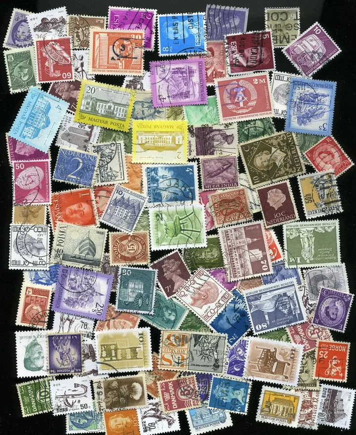 Набор 100 почтовых марок в хорошем состоянии в набор входят марки со всего мира