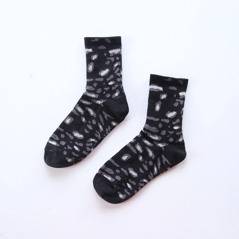 HUI GUAN, Простые ретро классические носки с леопардовым принтом, корейский и японский стиль, мягкие эластичные носки для женщин, удобные модные женские носки - Цвет: black