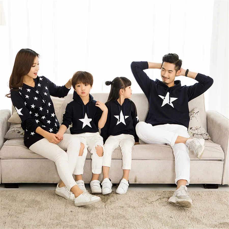 

Family Matching Clothes Outfits Mom Dad Daughter Son Matching T-shirts 2018 Spring Long Sleeve Cotton Family Matching Clothing