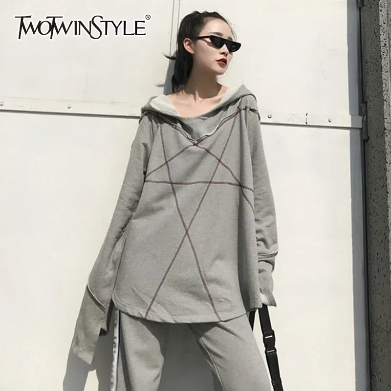 TWOTWINSTYLE هوديس الإناث البلوز للنساء أعلى المعتاد Batwing طويلة الأكمام الخريف أسود البلوفرات قمم الملابس أزياء