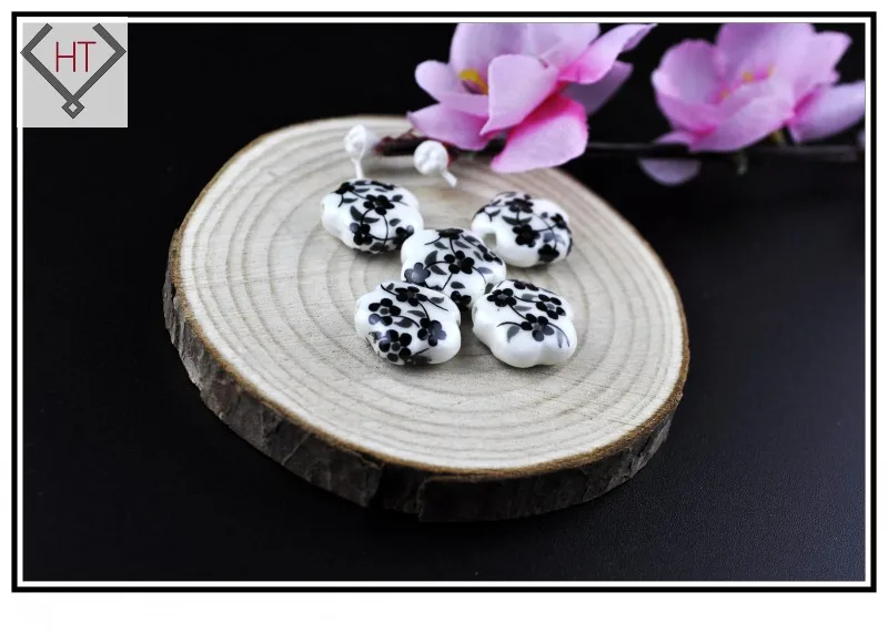 

100pcs/lot 15mm Black Plum Blossom Flat Round Flower Shape Ceramic Porcelain Beads For Bracelet Necklace Craft DIY