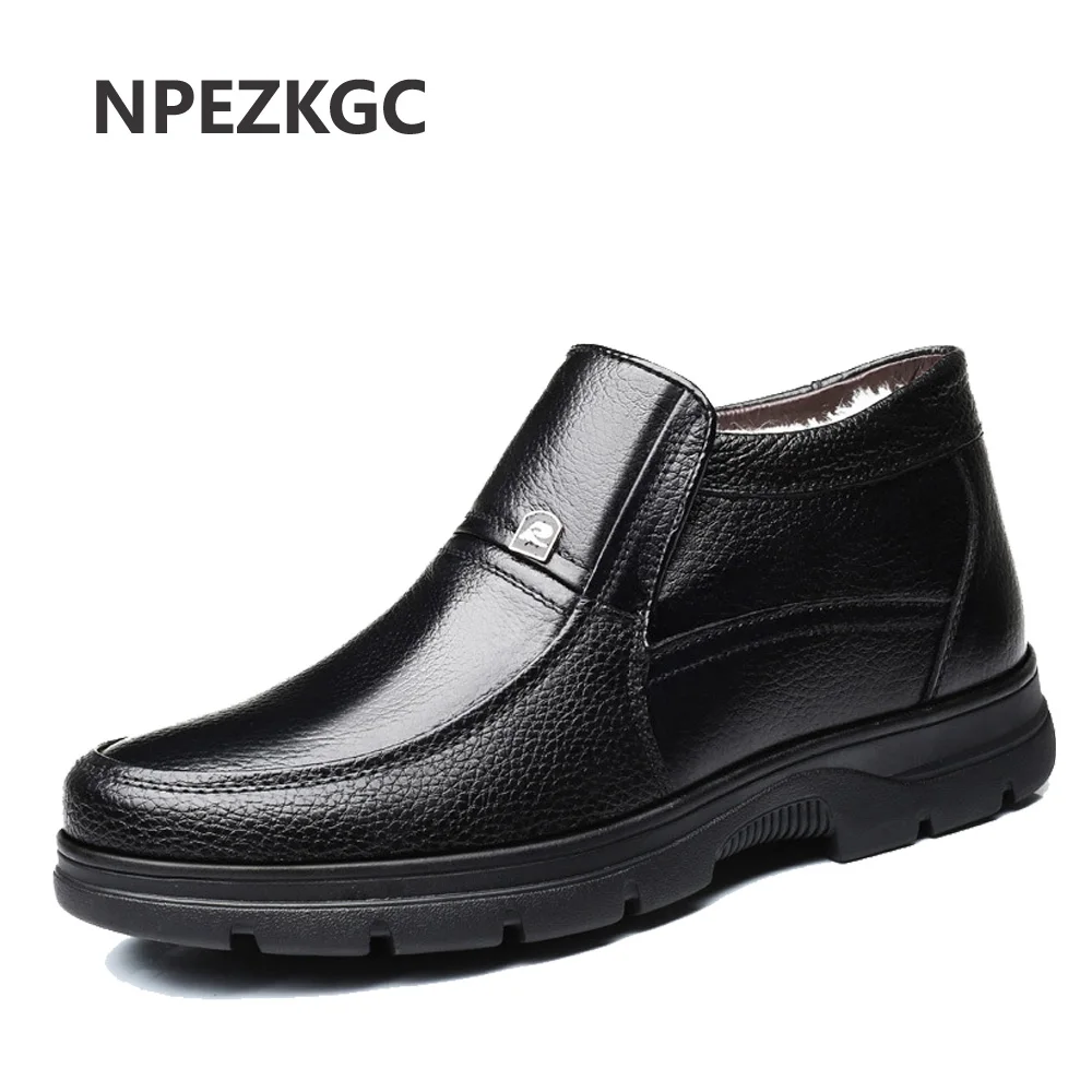 Baratos 2018 zapatos para hombre botas de nieve de alta calidad zapatos de invierno hombres zapatos hombre sapato masculino botas de tobillo de felpa cortas de cuero genuino