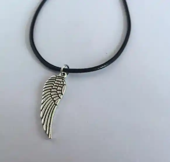 Collar Colgante de cuero de aleación de ala
