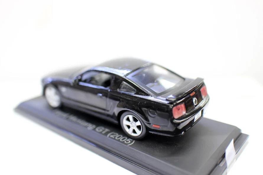 Оригинальная фабричная 1:43 Ford Mustang GT 2005 эксклюзивная игрушечная машинка из сплава для детей, детские игрушки, модель в подарок, оригинальная коробка