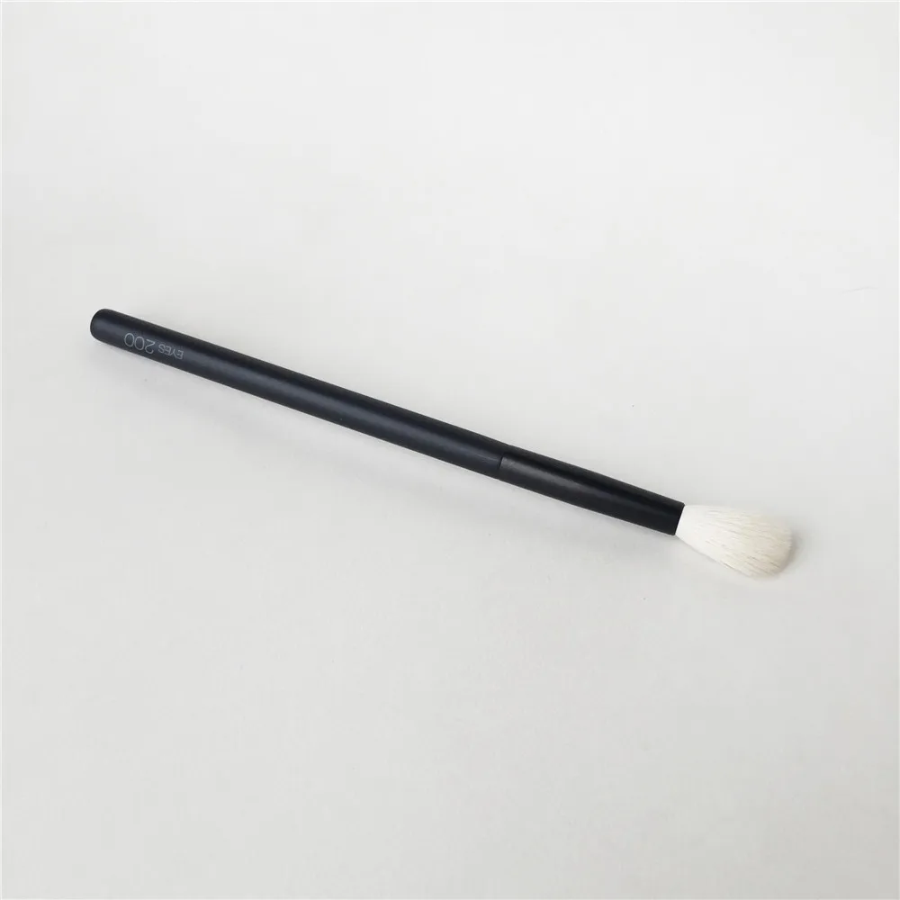 KIKO BRUSH EYES 200 Eyeshadow Brush _ 2