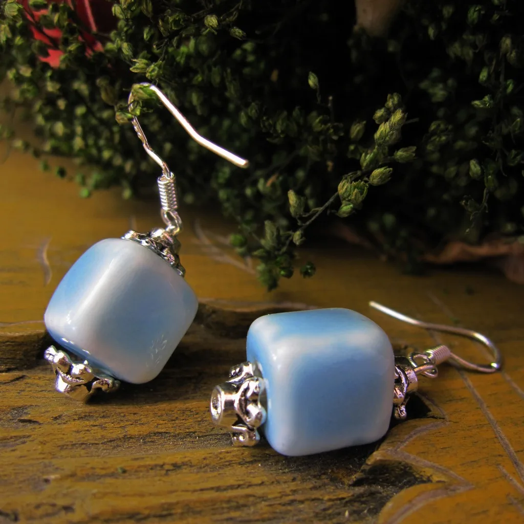 

Fashion Ethnic Square Candy Earrings Small Gift Ceramic Earrings for Women Sweet Ceramic Barbecue Craft Earrings Smooth Texture