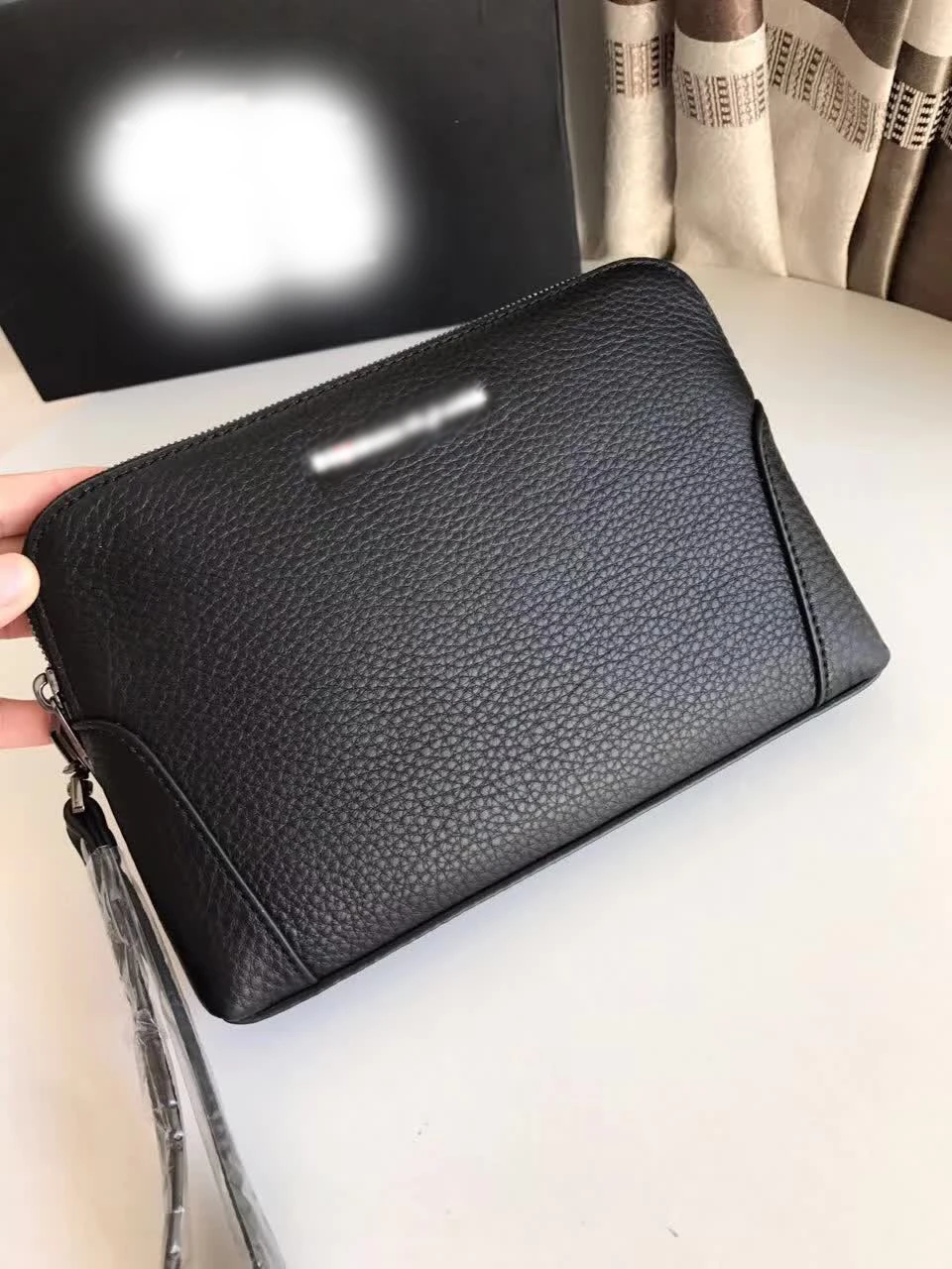 

Men's clutch bag imported top layer leather feel very soft and comfortable size 24:15:4cm