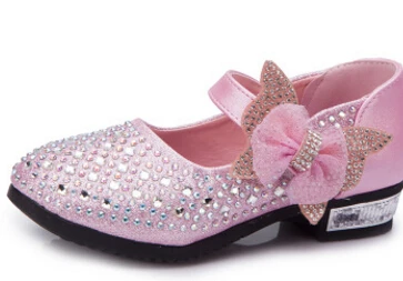 Стильная повседневная обувь принцессы на низком каблуке со стразами; детская кожаная обувь для девочек; сезон весна; Новинка года; Детские тонкие туфли с бантом - Цвет: Розовый