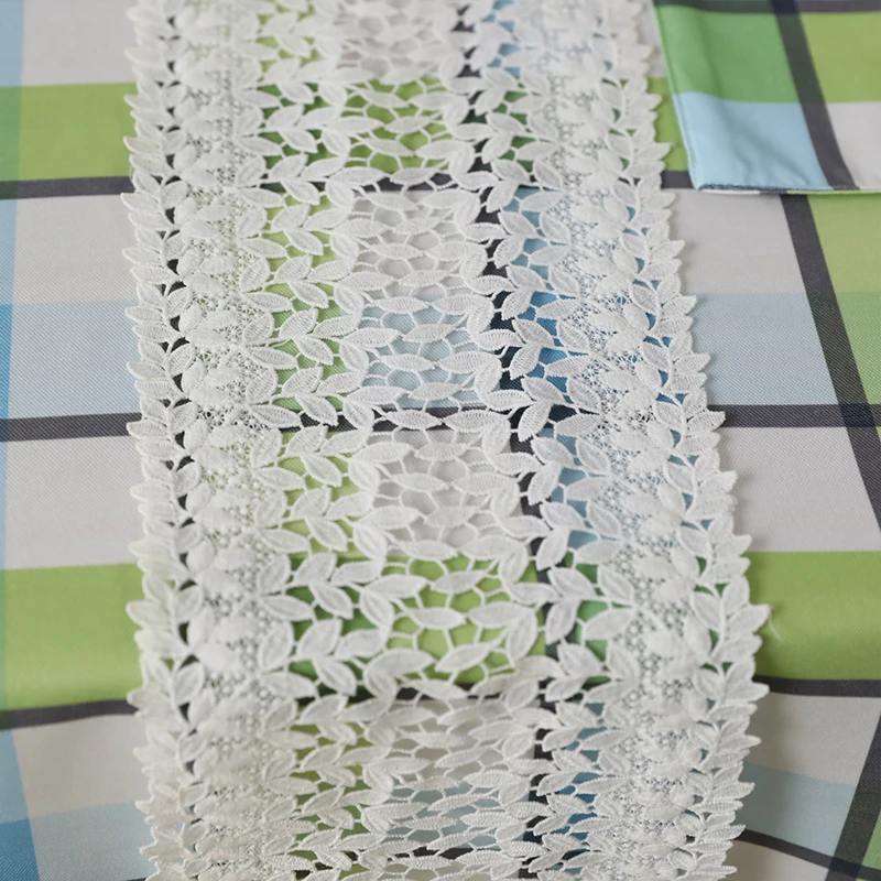 

Simple White Lace Embroidered Romantic Table Runner for Wedding White Flower Leaves Hollow Runner Table Home Party Table Decor