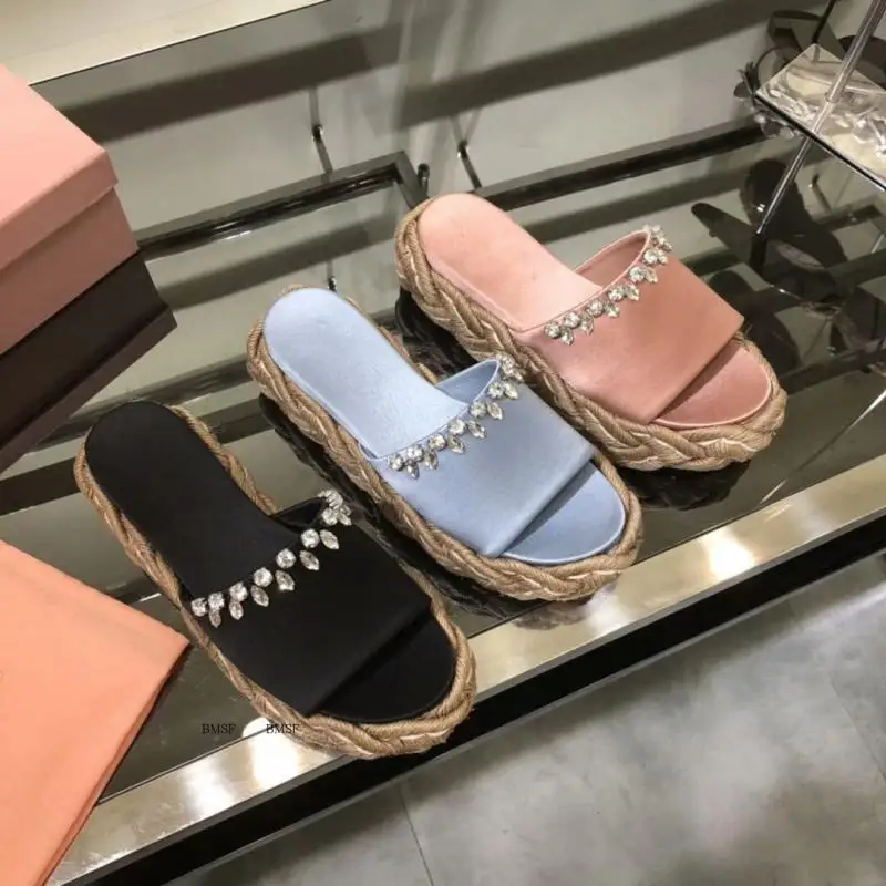 

2018 New Spring Summer Shoes Woman Slippers Silk Crystal Platform Flats Designer Open Toe Woman Cozy Slippers Waterproof Slides
