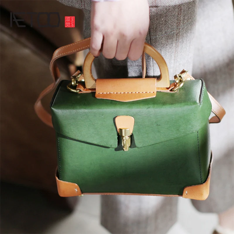 

AETOO Single shoulder oblique strap buckle small square bag port wind retro shoulder bag simple hundred hand-held bean curd bag