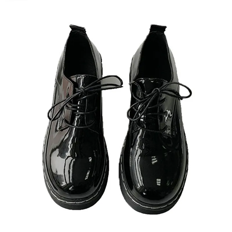 Женские туфли-оксфорды в британском стиле; сезон весна-осень; Модные Повседневные туфли из лакированной кожи на платформе; туфли на плоской подошве со шнуровкой; Черные Кожаные броги