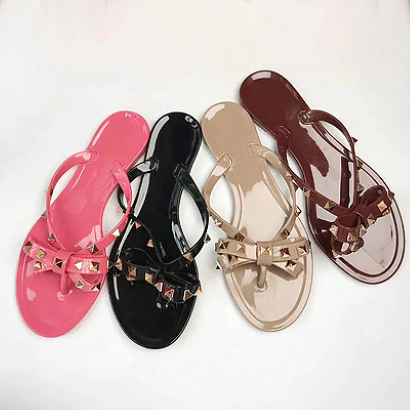 

2019 new V home summer solid color jelly slippers flat shoes flip flops beach butterfly rivet women's shoes holiday style