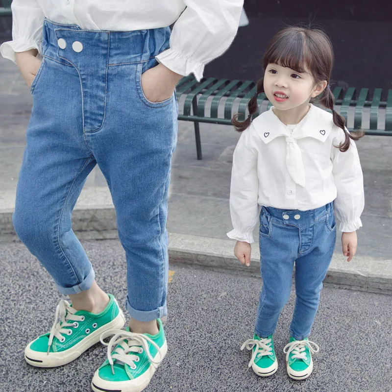 

Korean girls aged 3-7 years with two button spring jeans